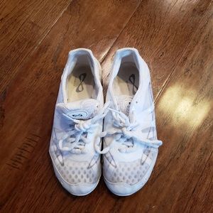 Nfinity cheer sneaker